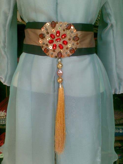century trend clothes: model kebaya lengan balon