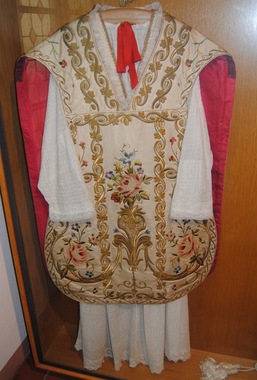 Orbis Catholicus Secundus Resplendence/Brilliance of Antique Vestments