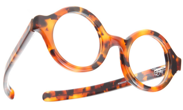 Round glasses from RoundGlasses: Rondo Due in high-contrast tortoiseshell