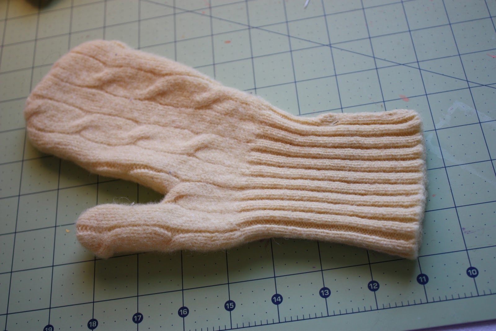 Sew Totally Smitten: Recycled Sweater Mittens