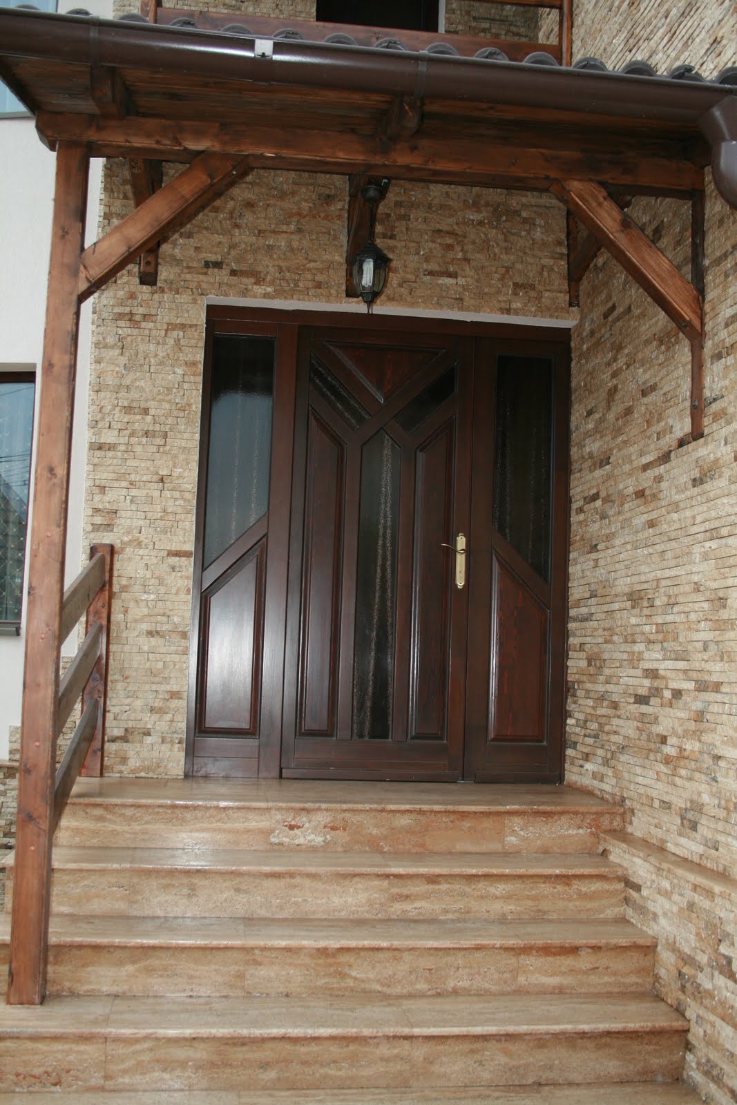 Creativitate usi lemn masiv Usi exterior Creativitate usi lemn masiv Usi exterior