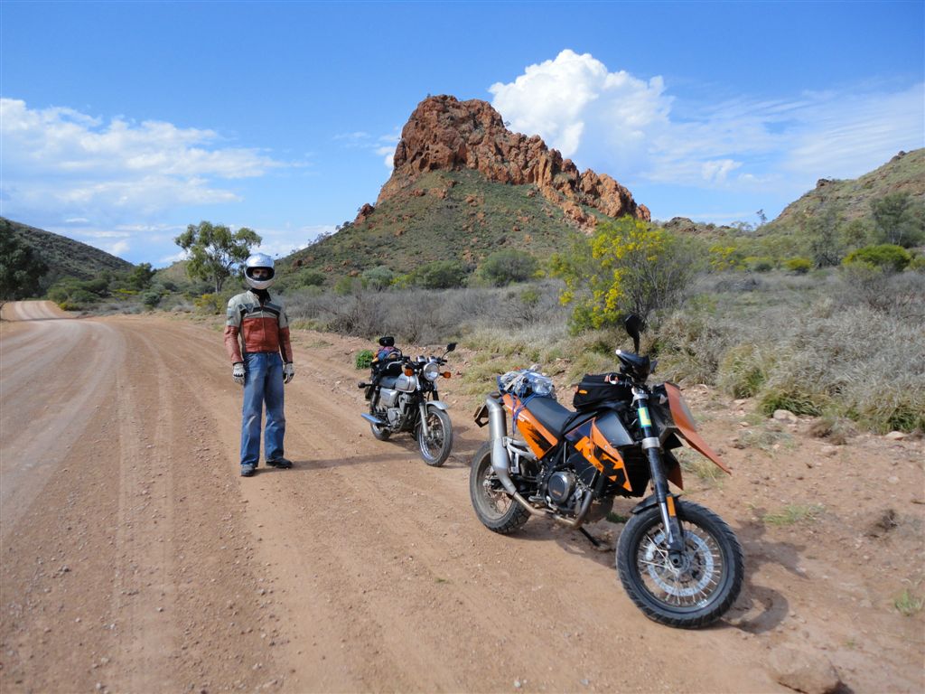 Australian Adventure 2010: Roadstop... (East MacDonnell Ranges NT - 19/08)