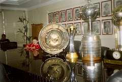 ANJO ENZO, meu afilhado muito especial Down com Taça Campeão Mundo 2006