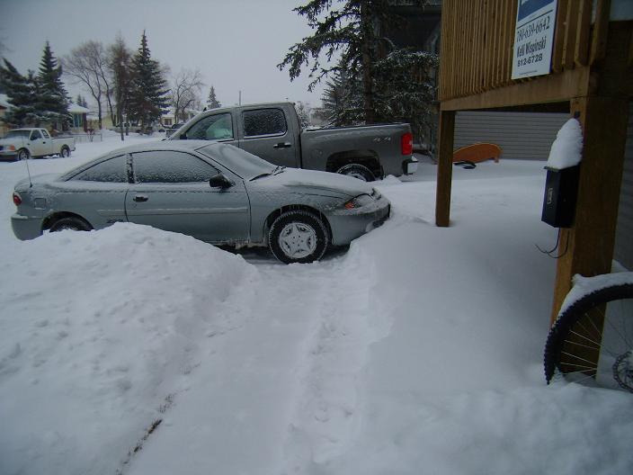 [car+snow.jpg]