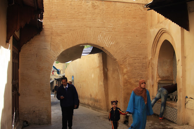 VISITAR A MEDINA DE FEZ e ficar deslumbrado com as labirínticas ruas da cidade muçulmana  | Marrocos