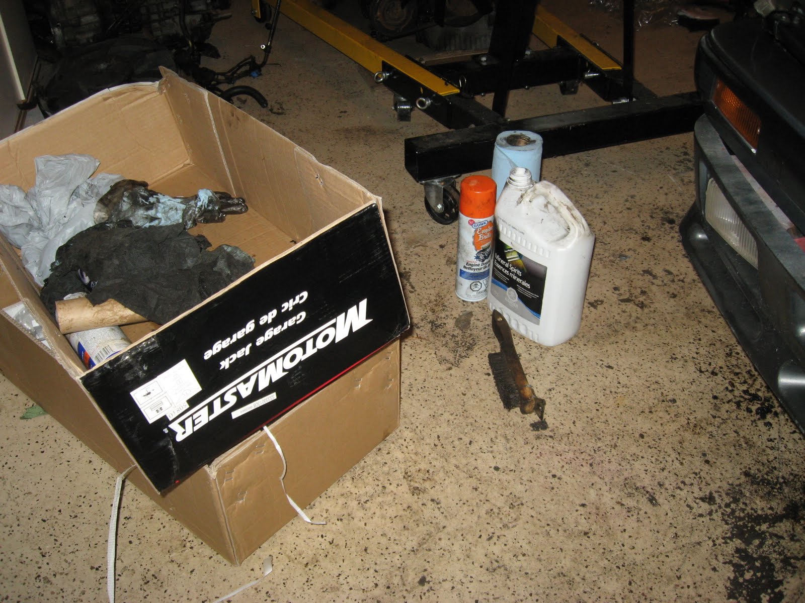 MY PROJECT 1987 BMW 325IS (E30) Engine bay cleaning has begun...