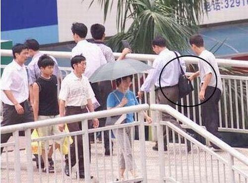Foto Aksi Pencopet Di China Yang Terpotret Kamera - 13 Foto Aksi Pencopet Di China Yang Terpotret Kamera - 13