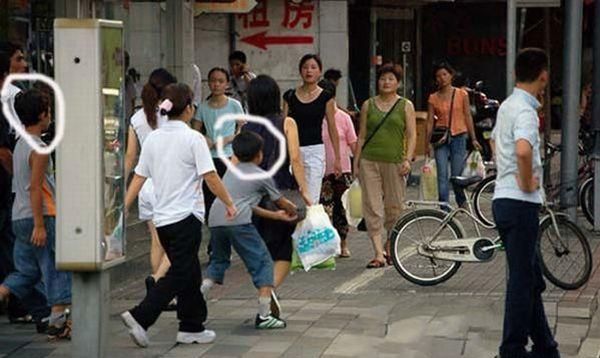 Foto Aksi Pencopet Di China Yang Terpotret Kamera - 16 Foto Aksi Pencopet Di China Yang Terpotret Kamera - 16