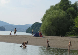 Strand aan de Donau bij Vác Vác, Donau, strand