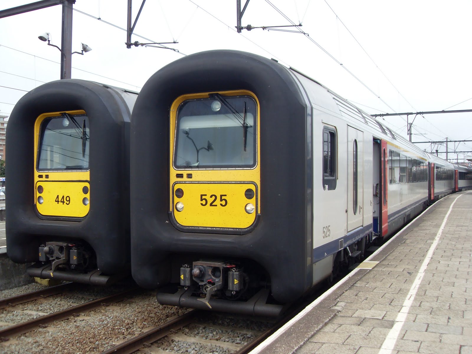 2x intercity trein oostende station