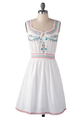 http://4.bp.blogspot.com/_dHIYhiiQz7k/SjHrTvLCrSI/AAAAAAAAAKg/7vA48zHhOzM/s400/2+colorful+mexican+white+dress.jpg