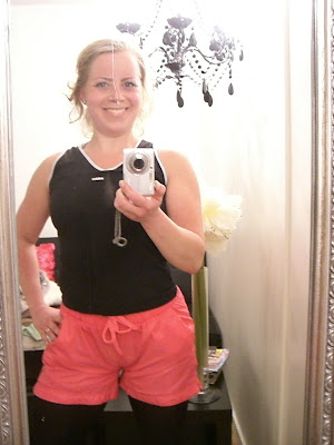 Karin+i+nya+shorts - Aerobics och core med två av mina kollegor på lunchen