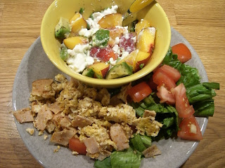 CIMG4864 - Äggröra med kesosallad