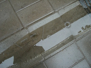 Regnp%C3%B6l+p%C3%A5+promenad - Ge dig ut oavsett väder - Beach 2010 tips nr 20