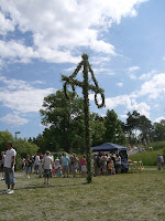 Midsommarst%C3%A5ng - Äkta midsommarfirande med god sillunch och midsommarstång