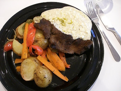 L%C3%B6vbiff - Lövbiff med ugnsrostad potatis och grönsaker och pestosås