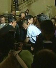 [Hug-Nevin-Thaksin.jpg]