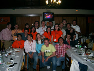 Fotografia de grupo os membros da JSD Ponte de Lima, assim como a outros membros de outras concelhias participantes do encontro