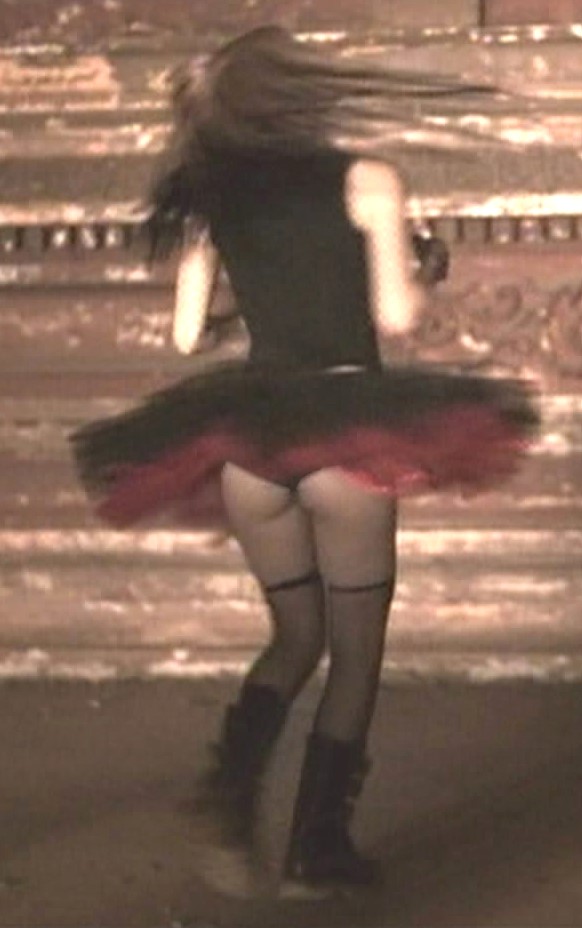 Candid Avril Lavigne Upskirt - Avril lavigne upskirt - Porno photo