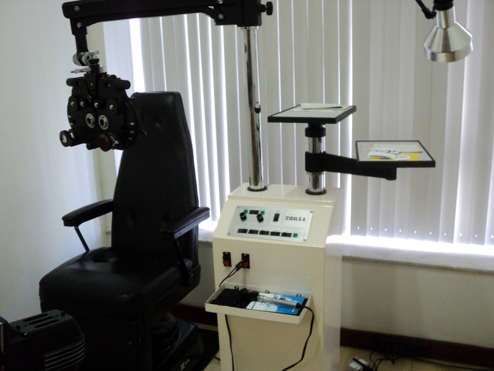 Equipamentos à venda Cadeira + coluna + oftalmoscópio + retinoscópio