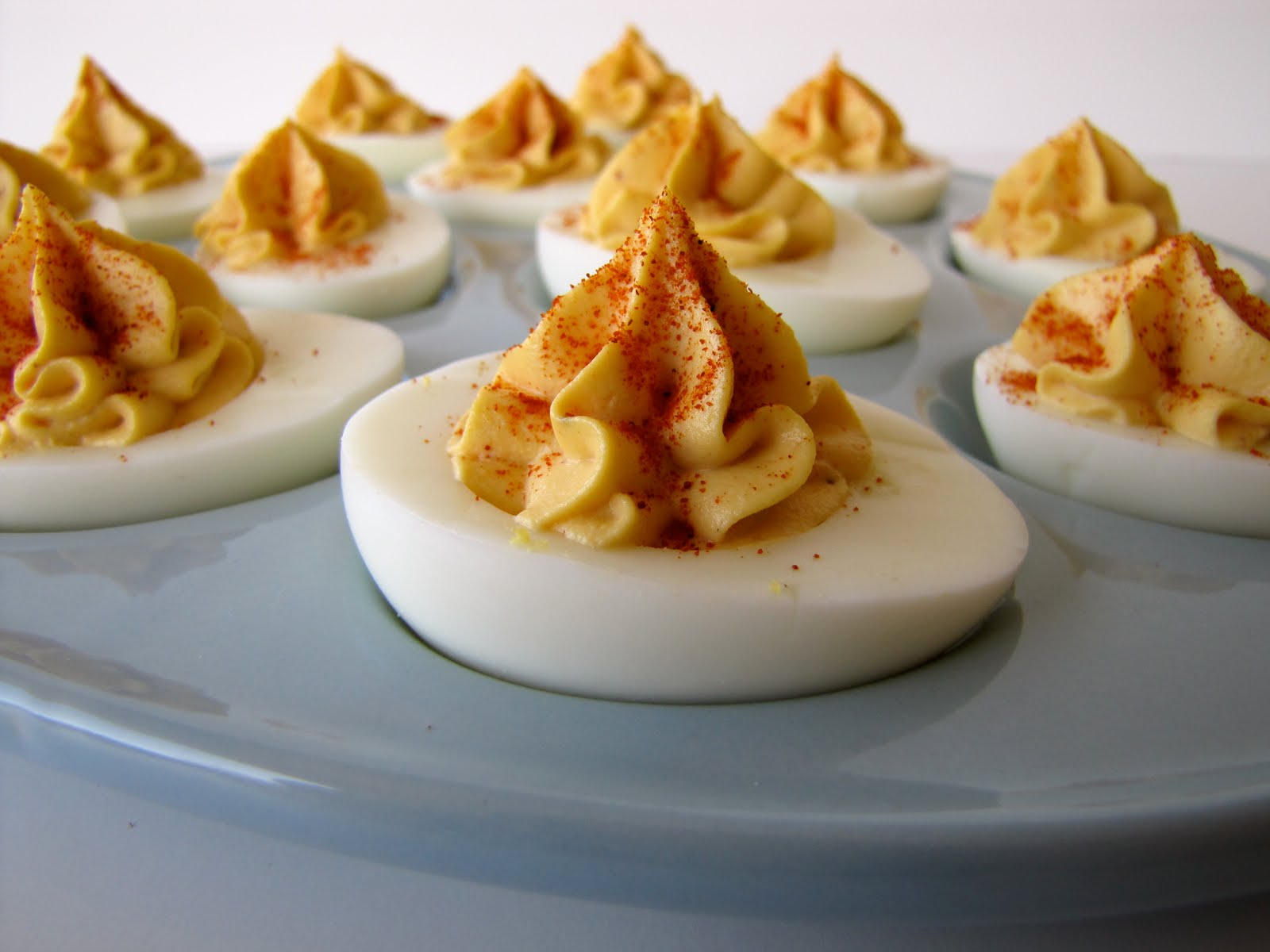 ✿ Deviled Egg Platter Tray Dish Plate Yellow ✿ Vintage Pottery USA ✿ Egg Shape