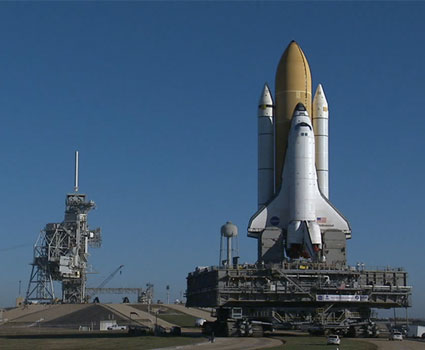 [Space+shuttle+Endeavour+rolls+to+Launch+pad39A.jpg]