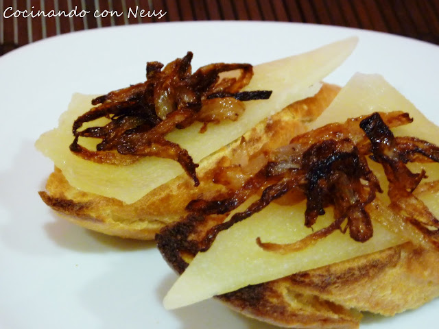  Montadito de queso Idiazábal y chips de cebolla 