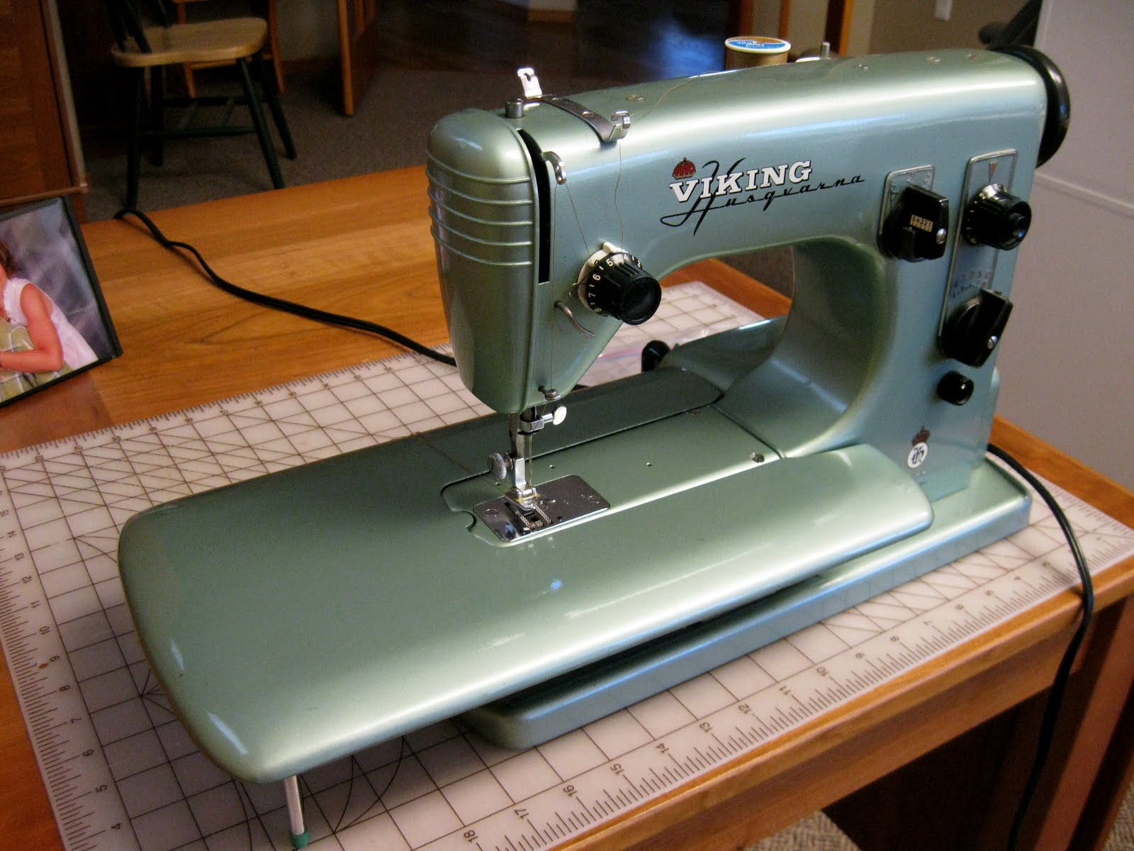 . Husqvarna Viking Model 21 Sewing Machine