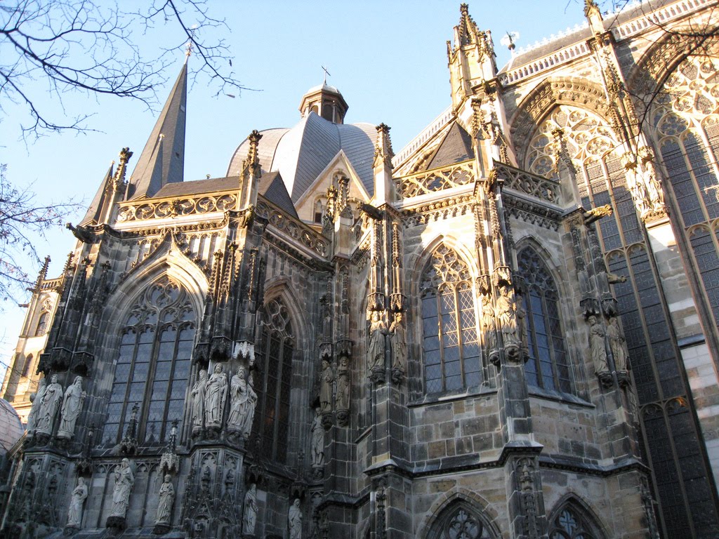 [aachen_cathedral.jpg]