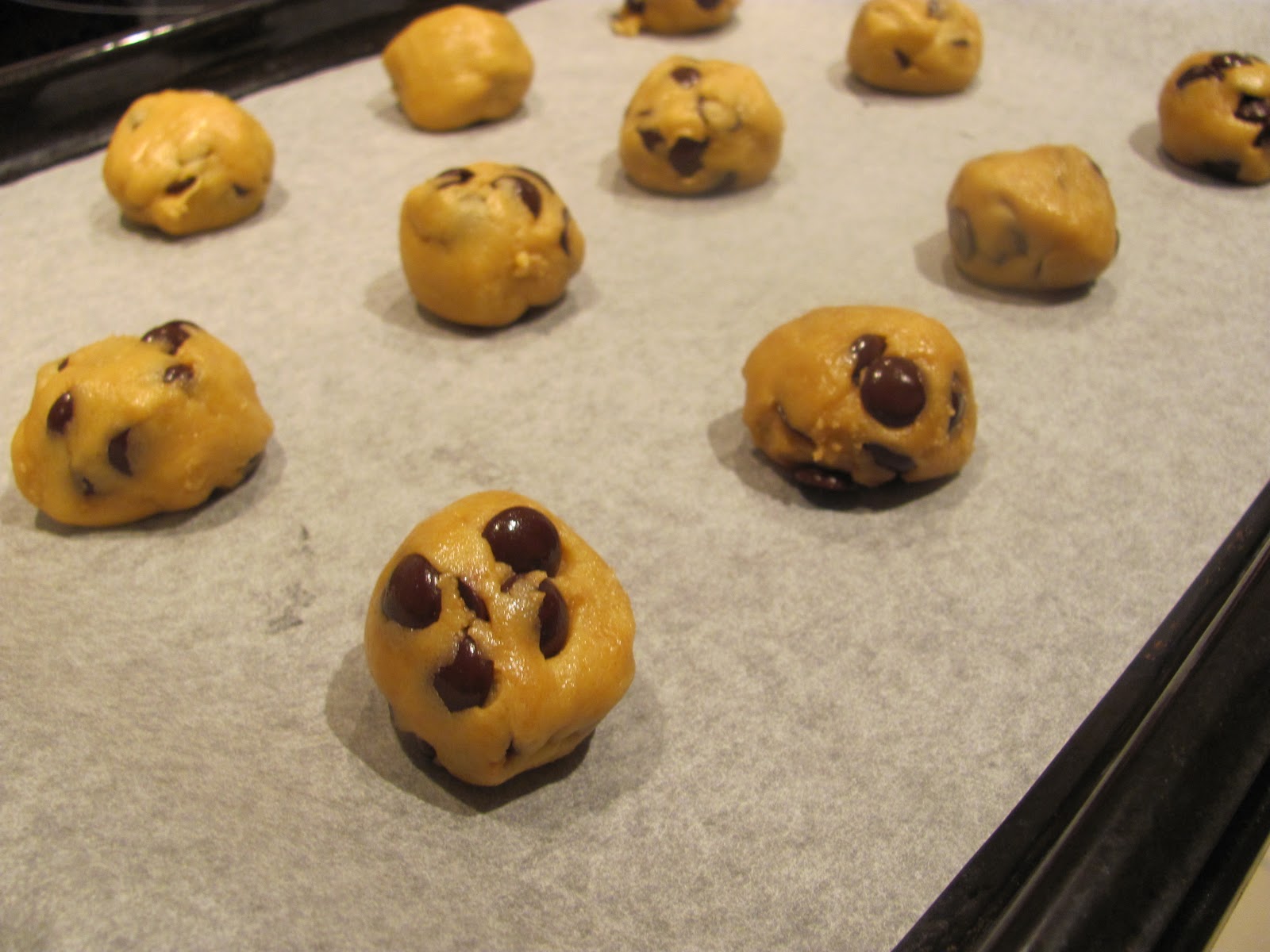 Mrs Cake: Chewy Chocolate Chip Cookies