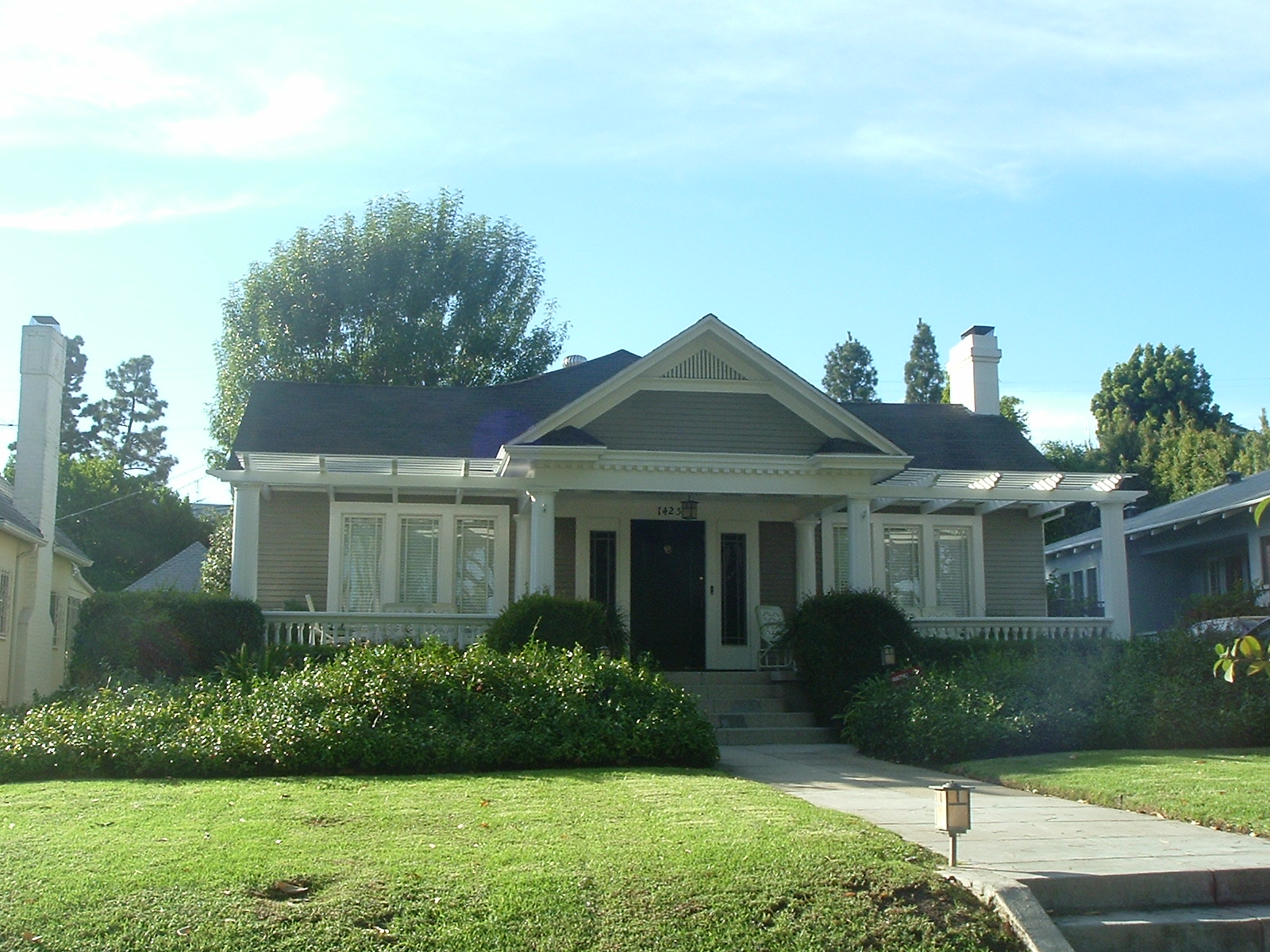 Filming Locations Of Chicago And Los Angeles The Wedding Singer 0 12 Rosie S House 1425 N Orange Grove Avenue Los Angeles You Can Read More About This Location At Lindsay Iamnotastalker Blog By Clicking Link
