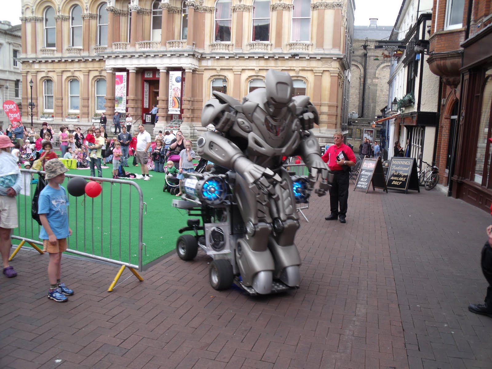 Mia Loko: Titan la Roboto Titan the Robot