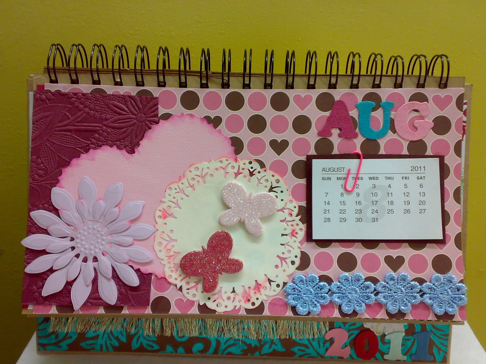 Kalalayaa's Art Stuido HANDMADE DESKTOP CALENDAR