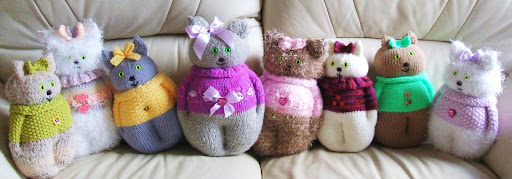 KNITTED CATS