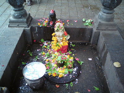 A Shiv Ling on the banks of the Kushavart kund