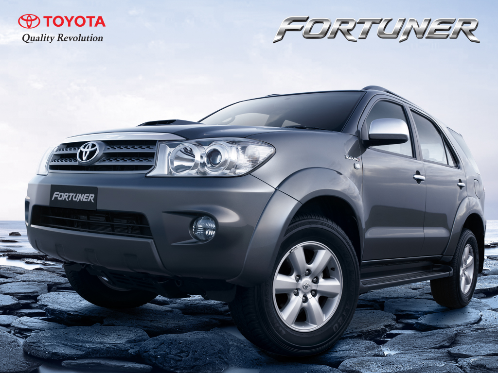 carzcorner: Toyota Fortuner (2010)