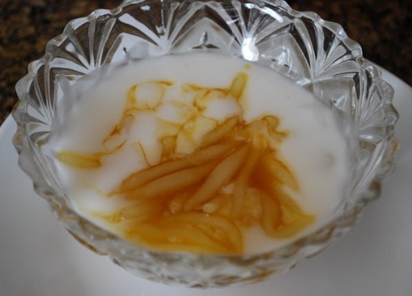 Thai Dessert: Pla Krim-Khai Tao (Vermicelli in coconut milk syrup)