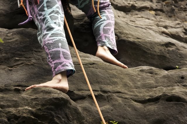 rock climbing barefoot