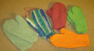 knitted mittens for homeless