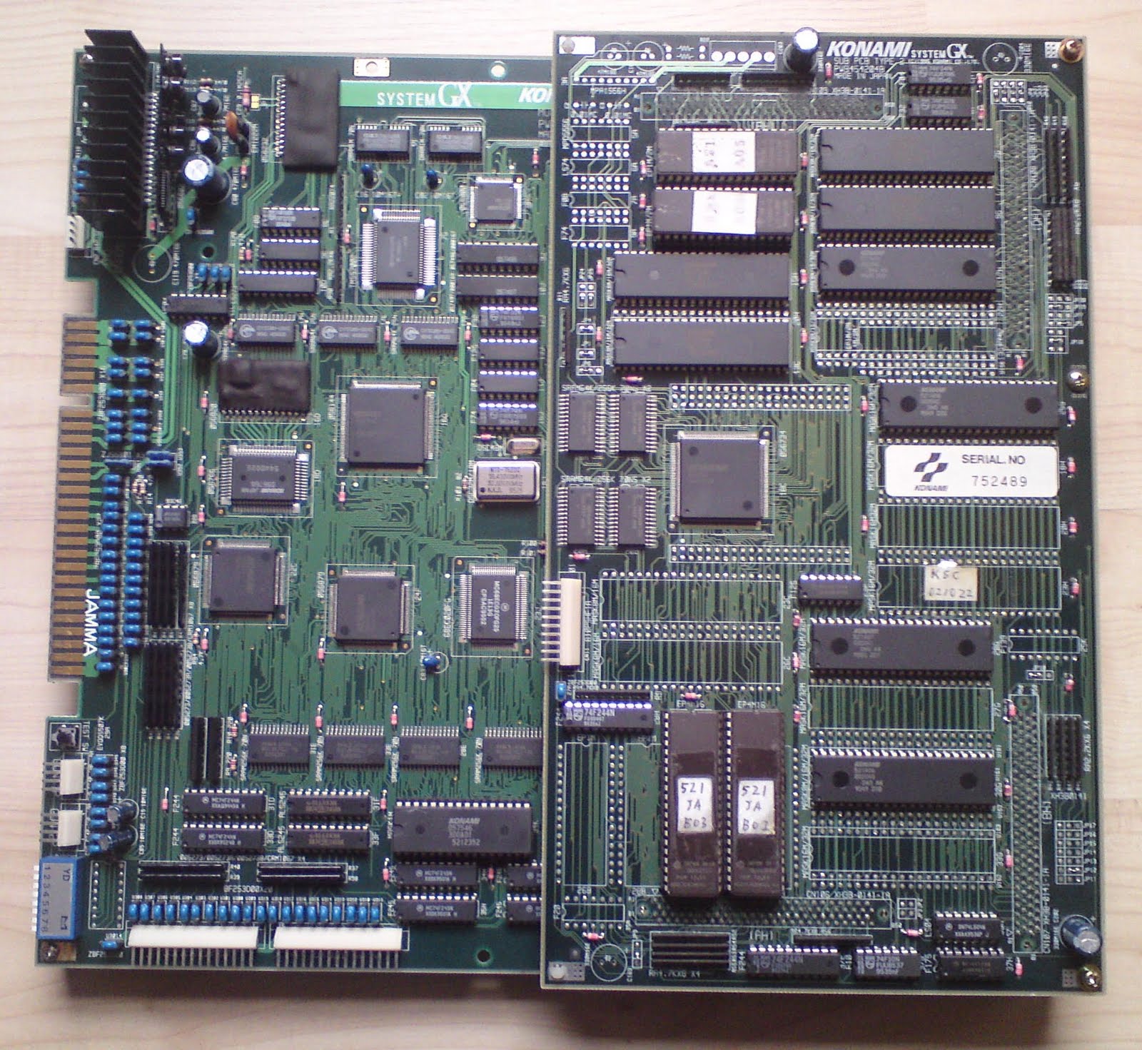 KONAMI SYSTEM-GX用「沙羅曼蛇2」ROMボード、システムGXマザーボード基板付