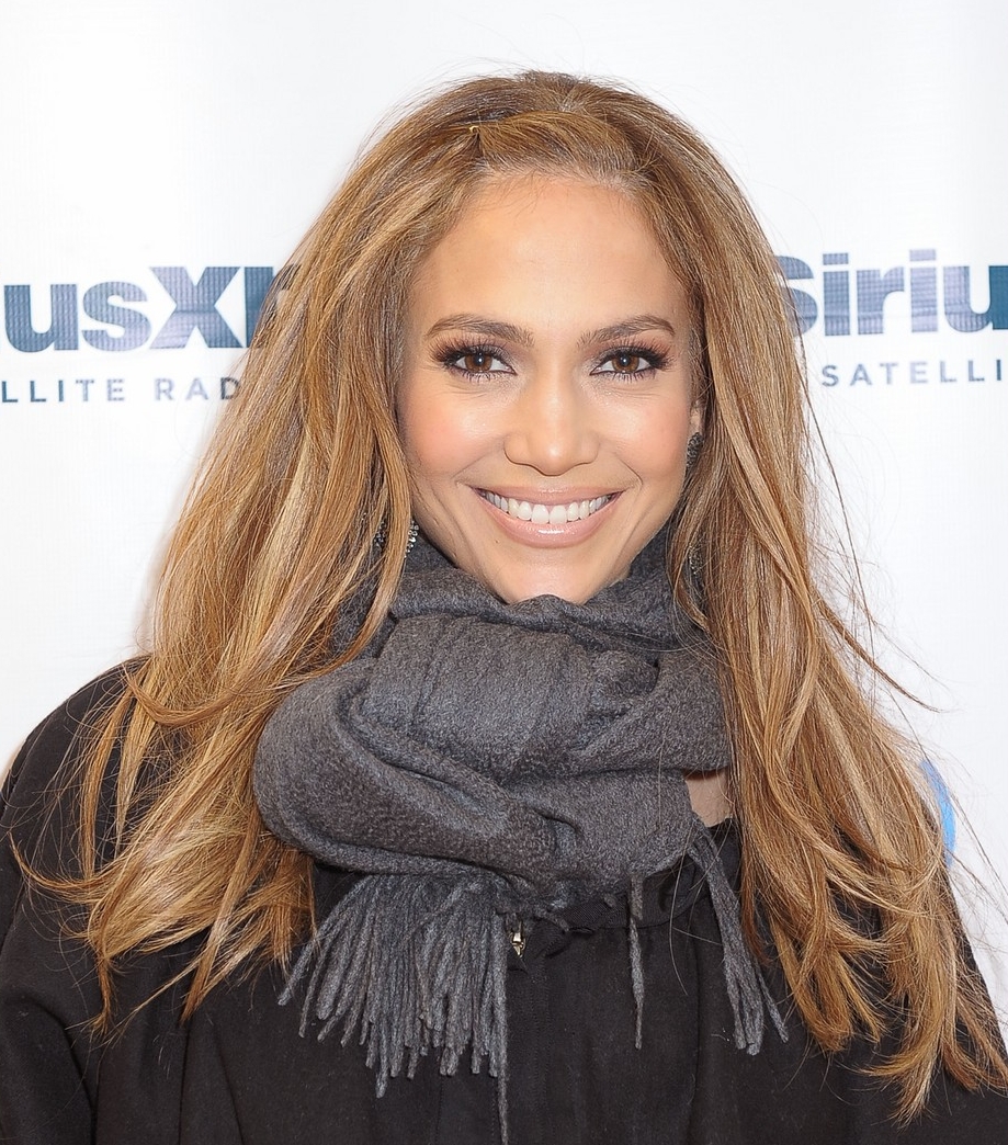 Follow Up Fashion Jennifer Lopez�in şal bağlama biçimi