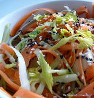 Salata de morcovi si telina cu note asiatice