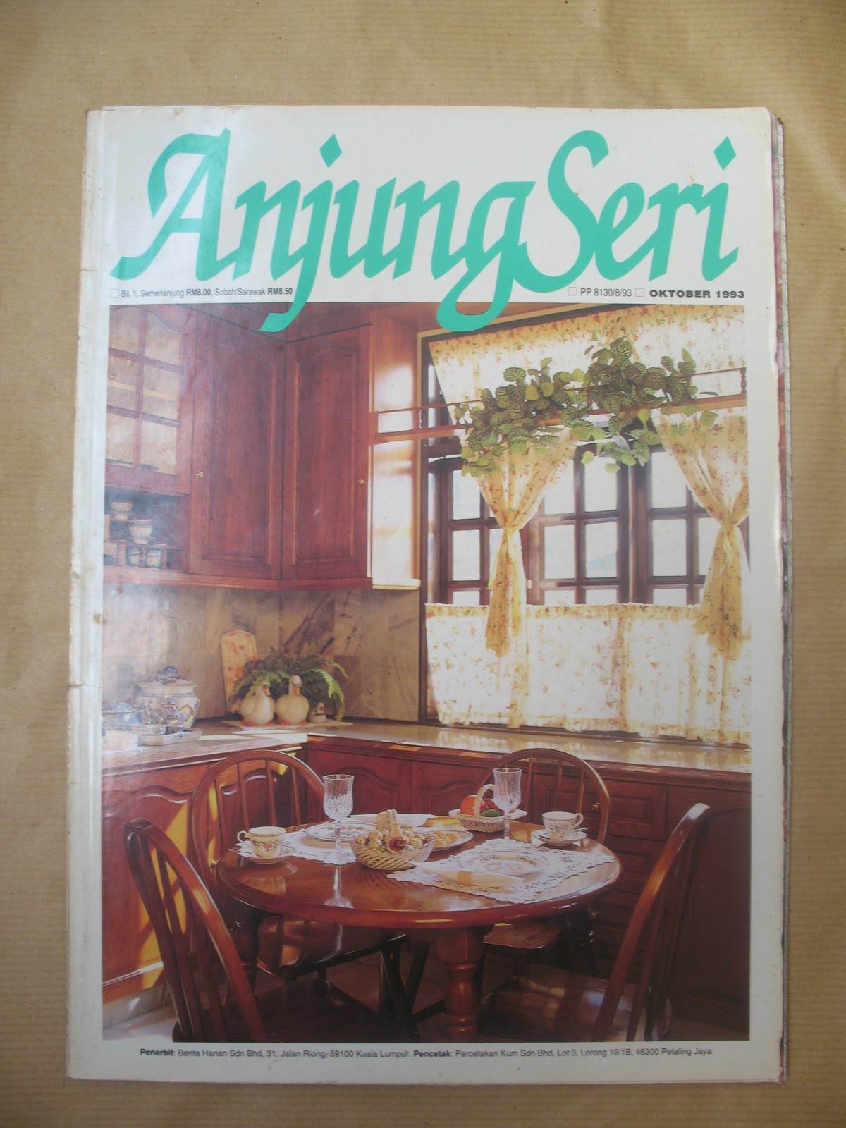 Majalah Anjung Seri Keluaran Pertama 1993 Blues Riders Gambar Pada Kulit Hadapan Majalah Menunjukkan Gambaran Sebuah Dapur Untuk Makluman Anjung Seri Ini Merupakan Berbahasa Melayu Yang