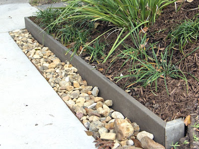 The Bayou City Garden Over Edging On The Long Runs Trex Is Set Down In A Groove Adjacent To Sidewalk And This Combined With Angles At Corners Provides All Ility It