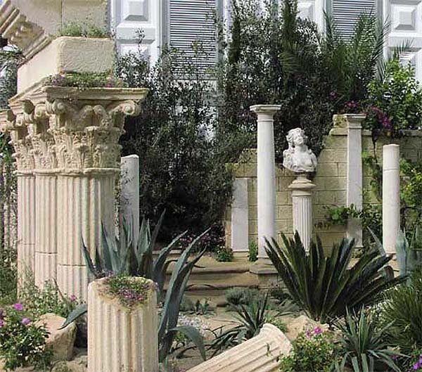 Architectural columns: ideas for porches, gardens and interior spaces
