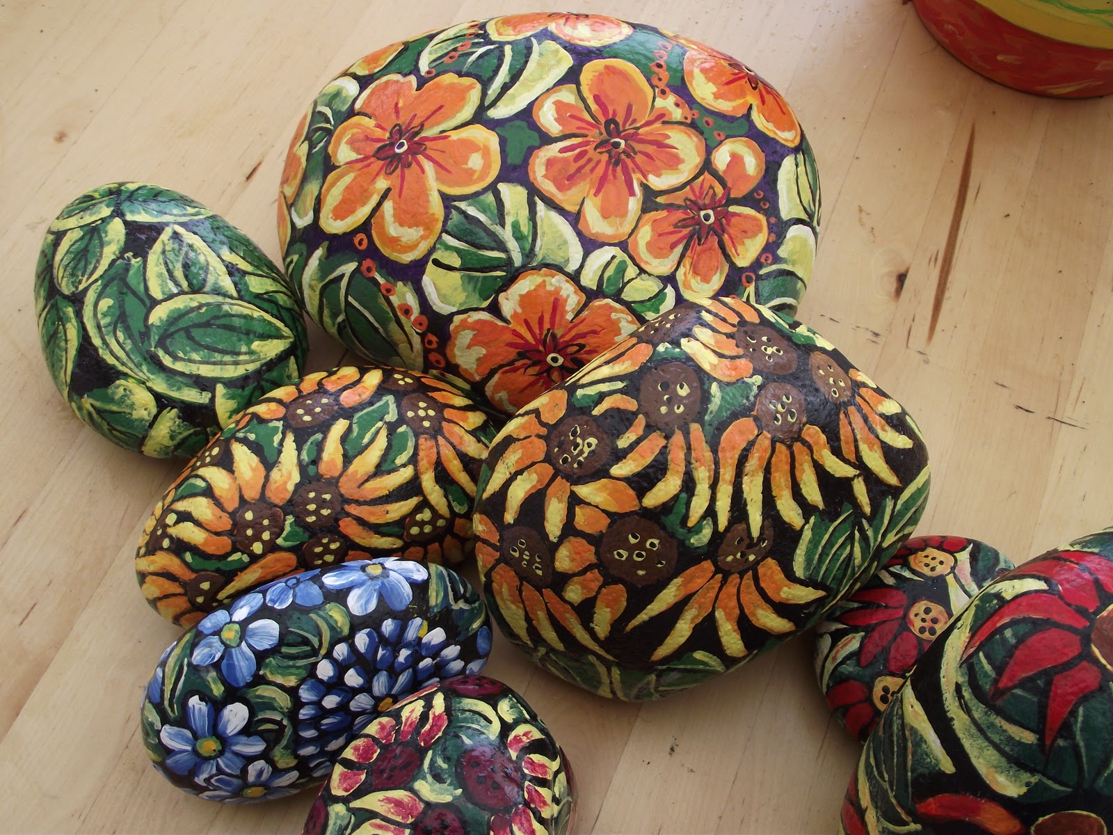 RoseReta's Art PAINTED ROCKS! Flowers that need no care, never die