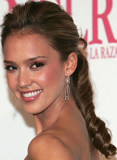 hairstyles for 2011 prom for long hair. pictures 2011 prom hairstyle