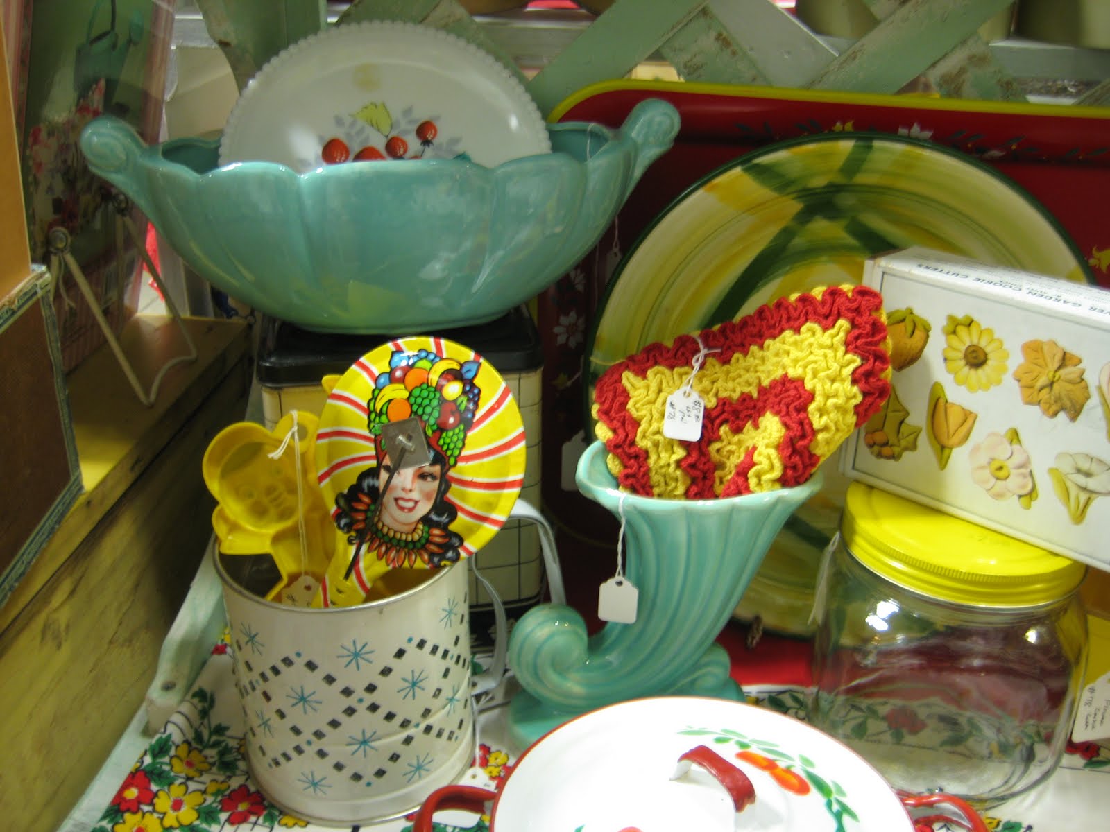 C. Dianne Zweig Kitsch 'n Stuff Antique Booth Display Ideas The