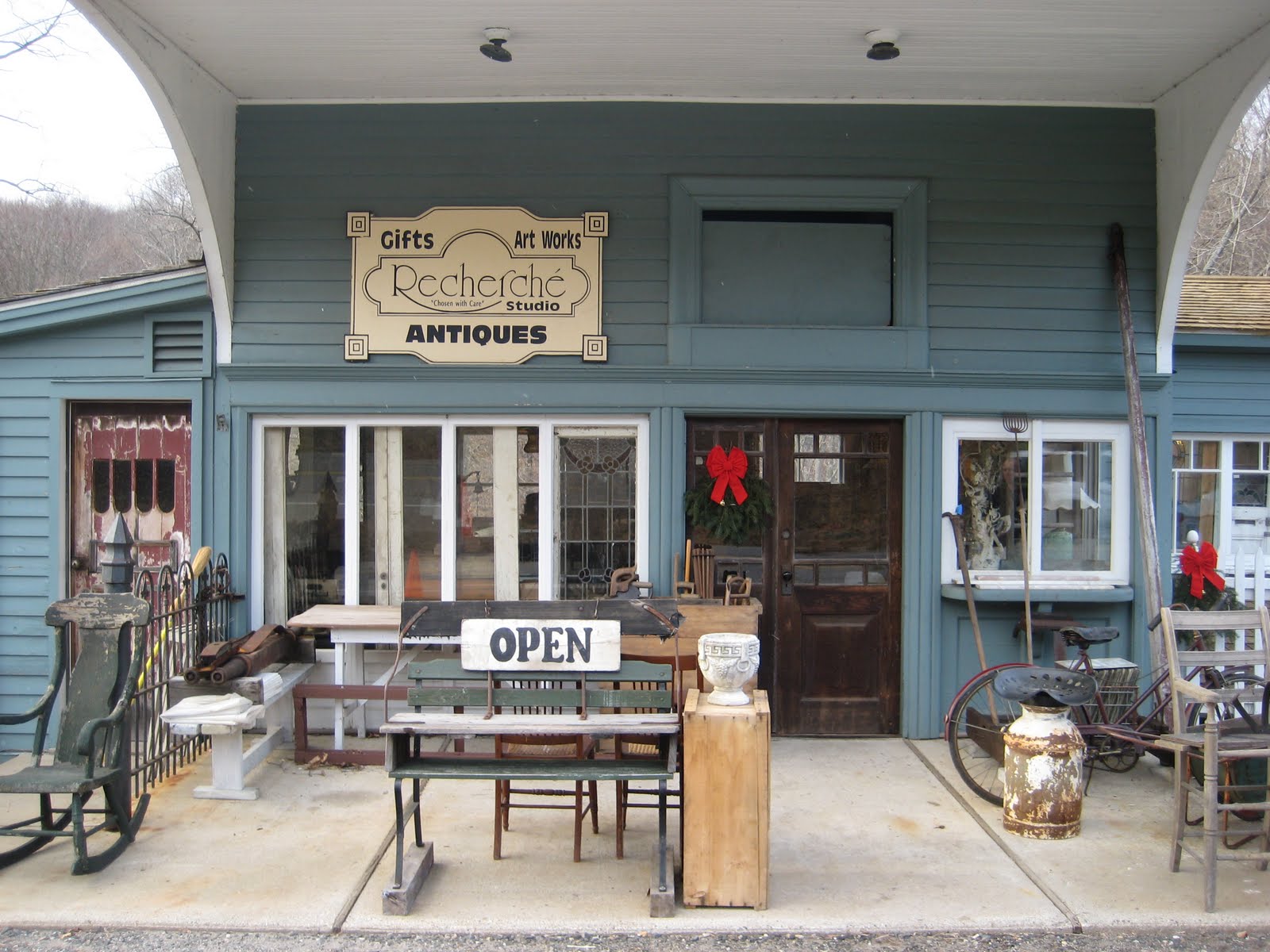 C. Dianne Zweig Kitsch 'n Stuff Antique Shop For Sale Recherche