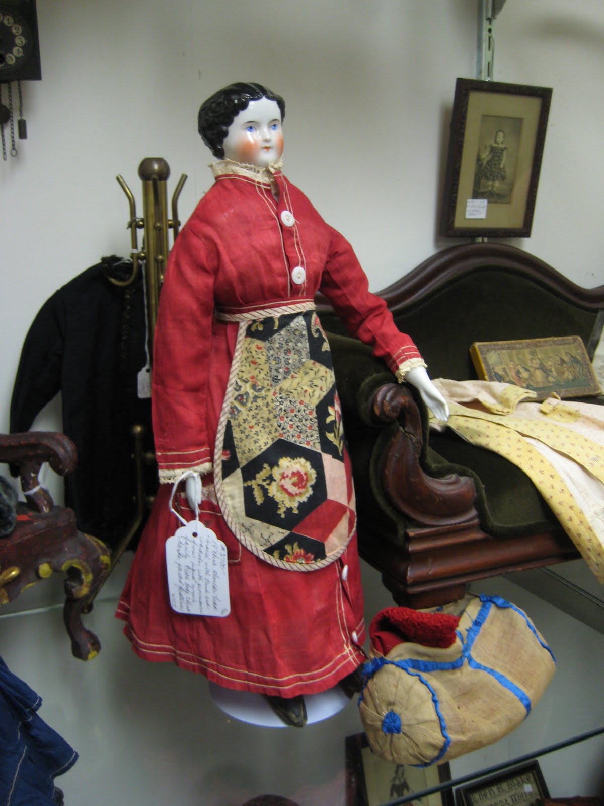 home accessories Visiting Special Joys Antique Doll Shop And Bed And